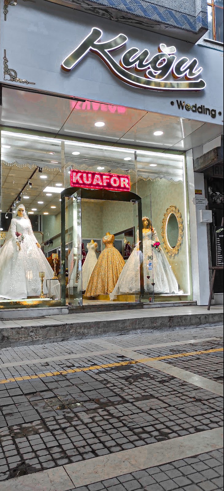 Kuğu Gelinlik Ve Kuaför Logo