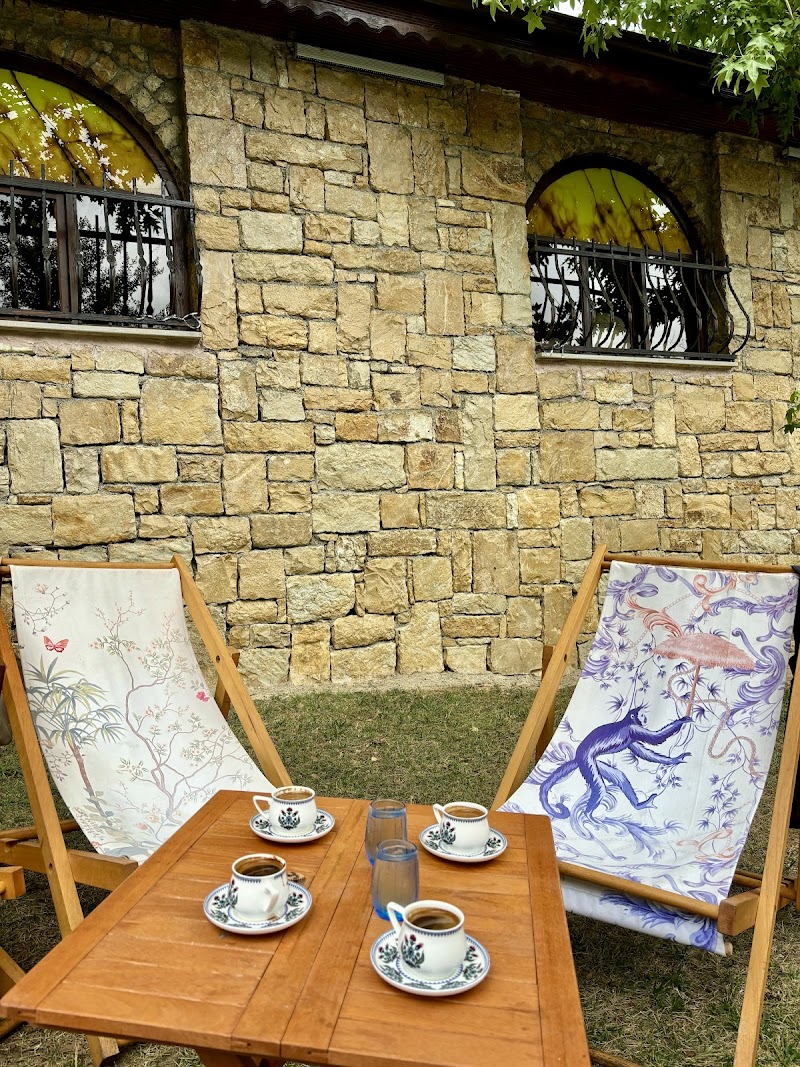 Melitano Garden Cafe & Restoran Logo