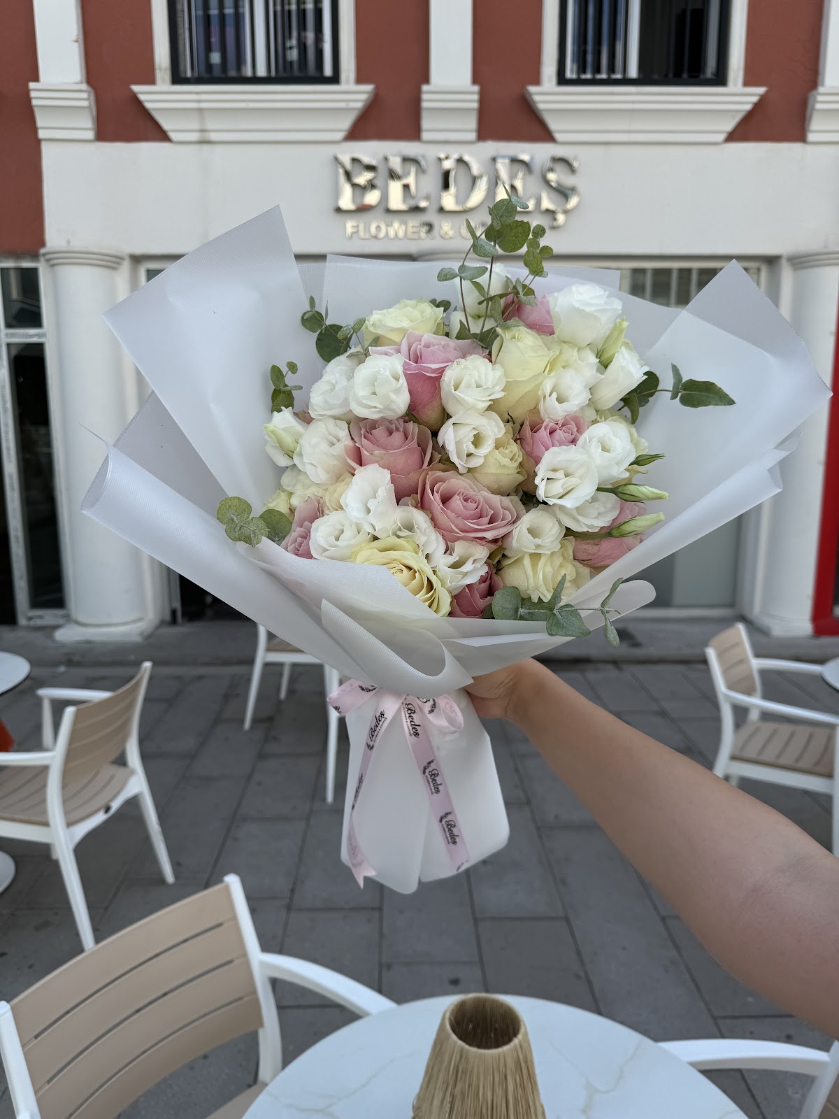 Bedeş Flower & Coffee Logo