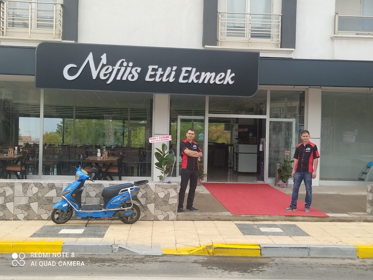 Nefiis Etli Ekmek Logo