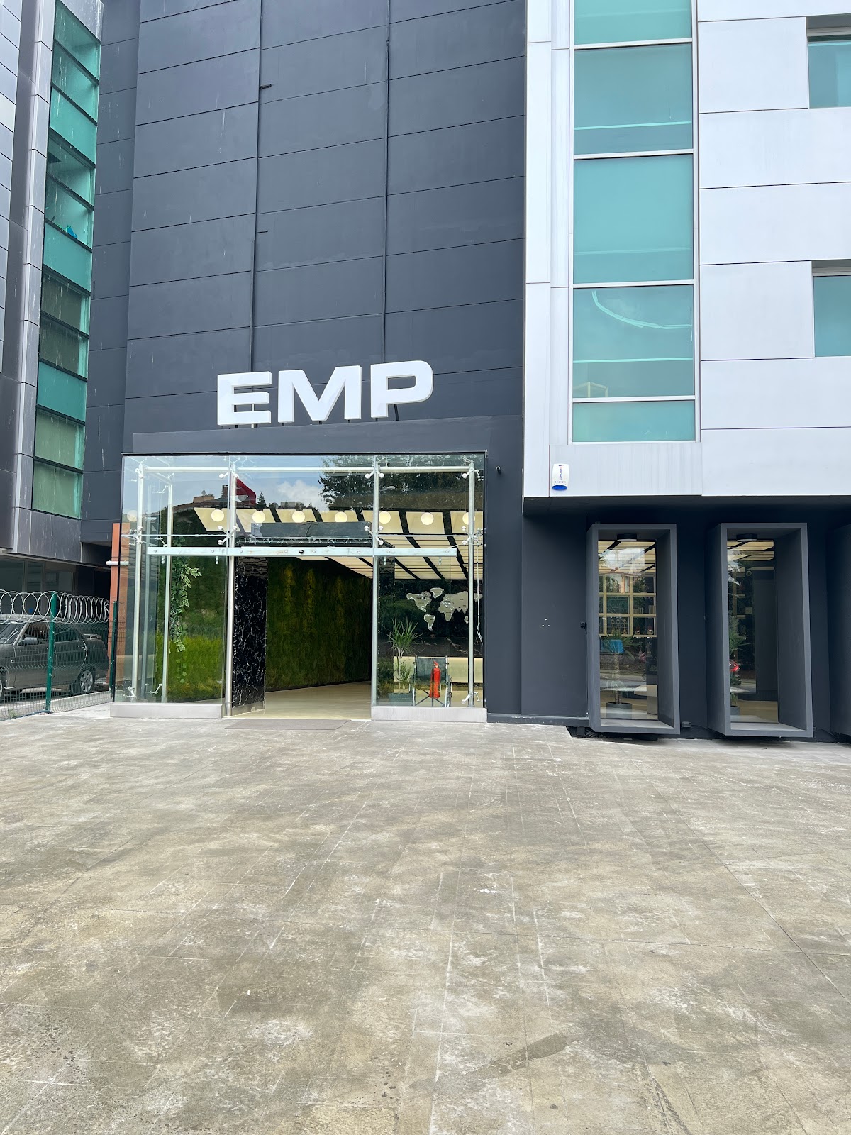 Emphair Hair Transplantation Premium Istanbul Clinic - Saç Ekimi - EMPCLINICS Logo