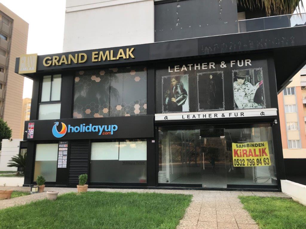 Grand Emlak - Real Estate Logo