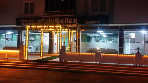 Sihirlieller Bayan Kuaförü