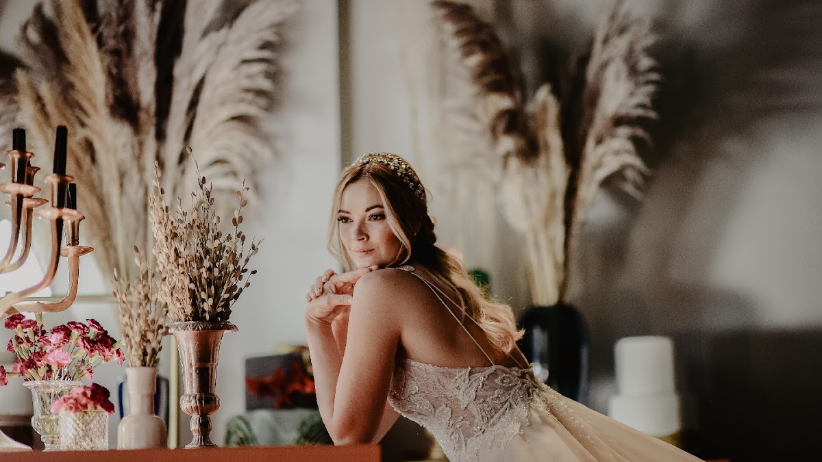 Needle Wedding Dress Logo