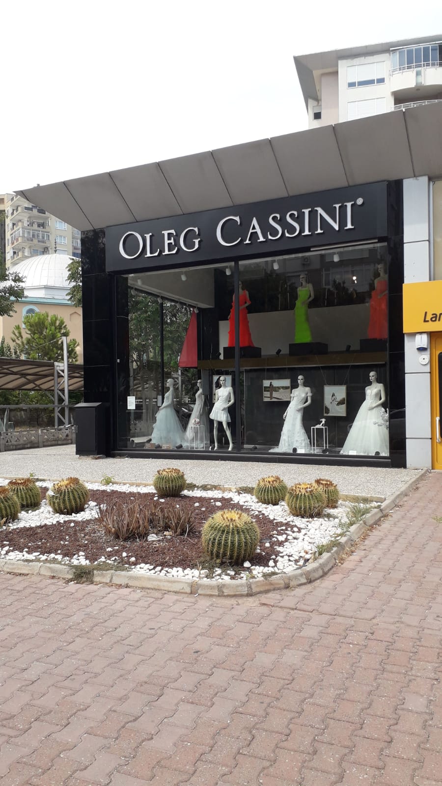 Oleg Cassini Logo