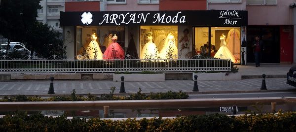ARYAN GELİNLİK