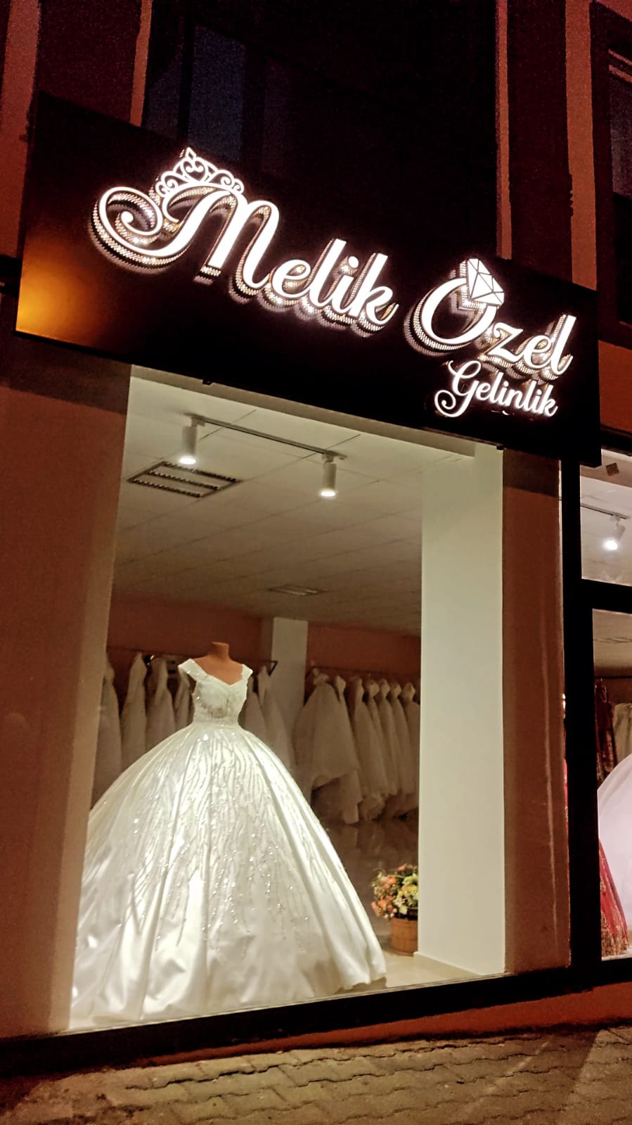 MELİK ÖZEL GELİNLİK MAĞAZASI Logo