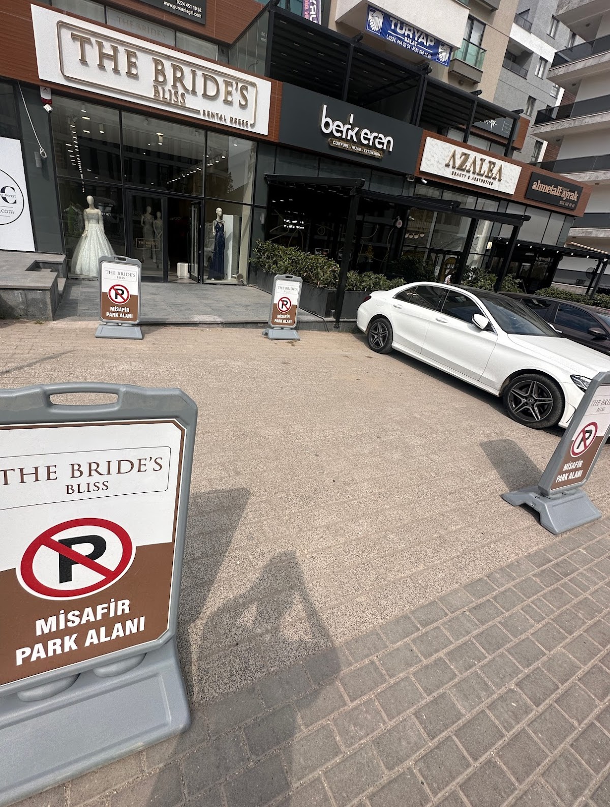 The Bride's Bliss-Bursa Kiralık Söz,Nişanlık,Kınalık,Gelinlik Abiye Elbise Kiralama Mağazası Logo