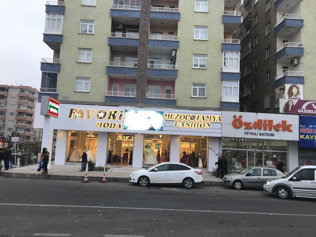FAVORİ MODA EVİ Logo
