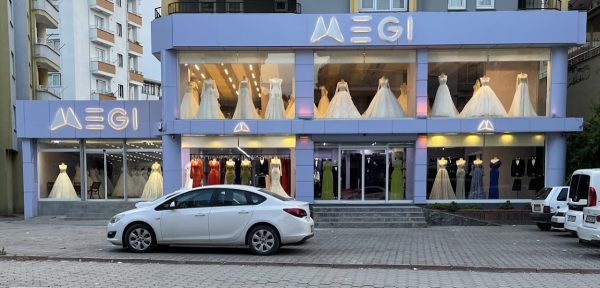 Megi Gelinlik