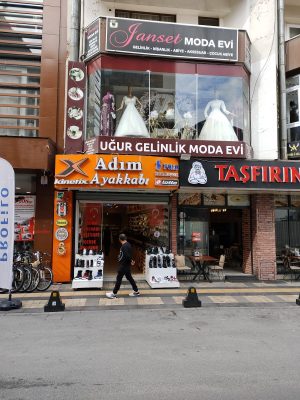 Uğur Gelinlik ve Aksesuarları