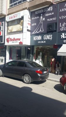 Yıldız Eli Gelinlik ve Moda Evi