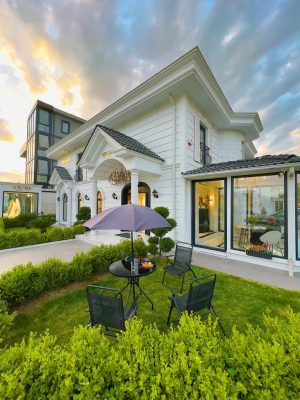 Mischa Wedding House