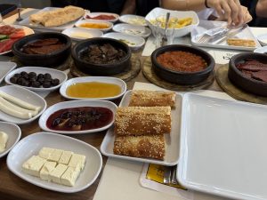 Şaban Usta Etli Ekmek, Yağ somunu & Kahvaltı Salonu